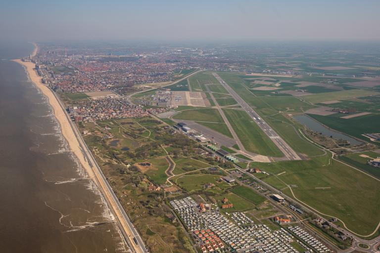 Teaser image for Tijdelijke sluiting luchthaven Oostende: alle betrokken reizigers vliegen uit Brussel